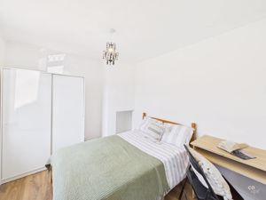 BEDROOM - click for photo gallery